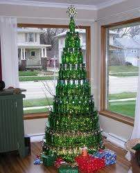 Weihnachtsbaum aus Bierflaschen (Weihnachten, Kreativität, basteln)