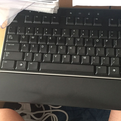 Weiß einer wie man Ä,Ö,Ü auf dieser Computertastatur macht?