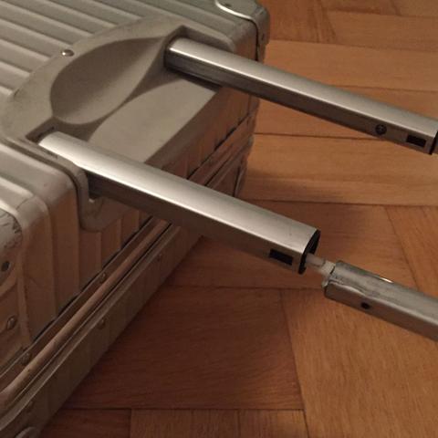 Weiss Jemand Ob Man Diesen Rimowa Koffer Reparieren Lassen Kann