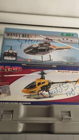Weiß jemand was diese Helikopter / Drohnen Sammlung wert sein könnte?