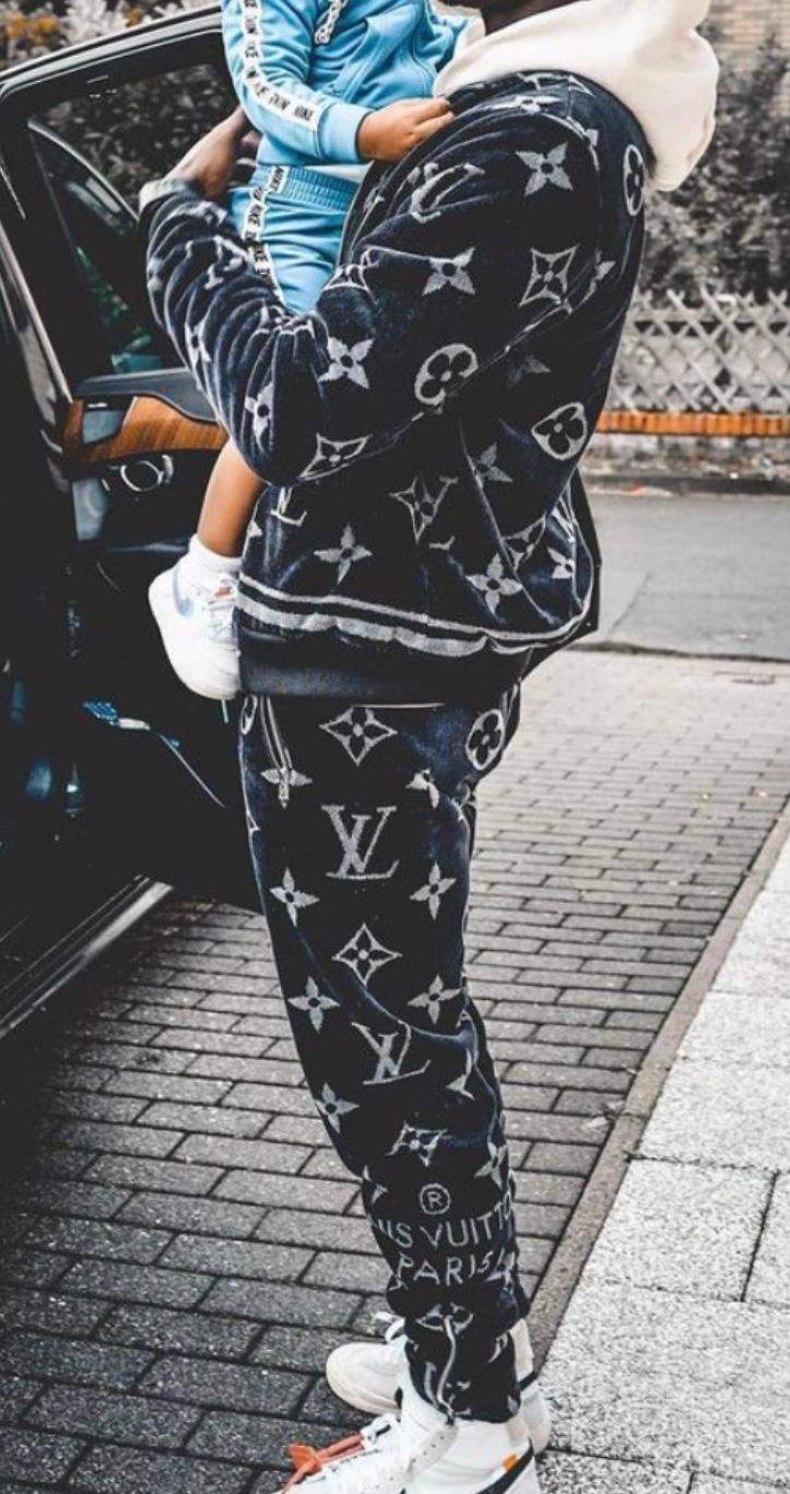 Weiß jemand wie dieser Louis Vuitton Jogginganzug heißt? (Mode, Fashion,  joggen)