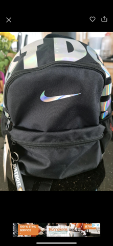 Weiß jemand wie dieser Nike Rucksack heißt?