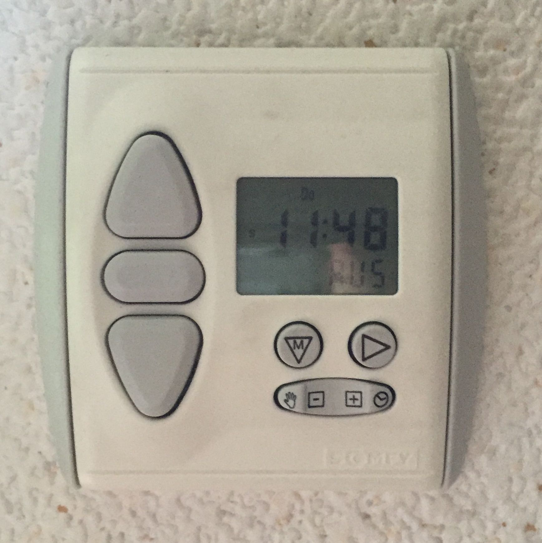 Weiss Jemand Wie Man Bei Diesem Elektrischen Rolladen Die Normale Uhrzeit Einstellt Elektrik Uhr Elektro