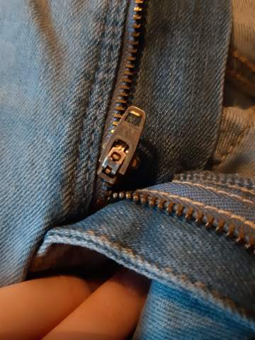 Weiß Jemand Wie Man Diesen Reißverschluss Repariert? (Mode, Kleidung