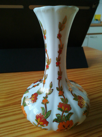 Weiß jemand, wie viel die Vase wert ist?
