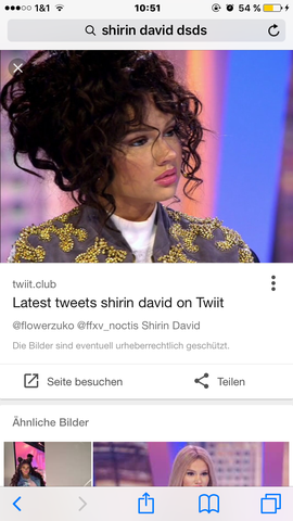 Jacke ist grau mit goldenen Verzierungen ( Stil denke ich mal Bomberjacke ) - (Mode, Jacke)