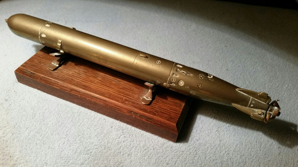 Weiß jmd Typ und Wert dieses Torpedo-Messing-Modells? 