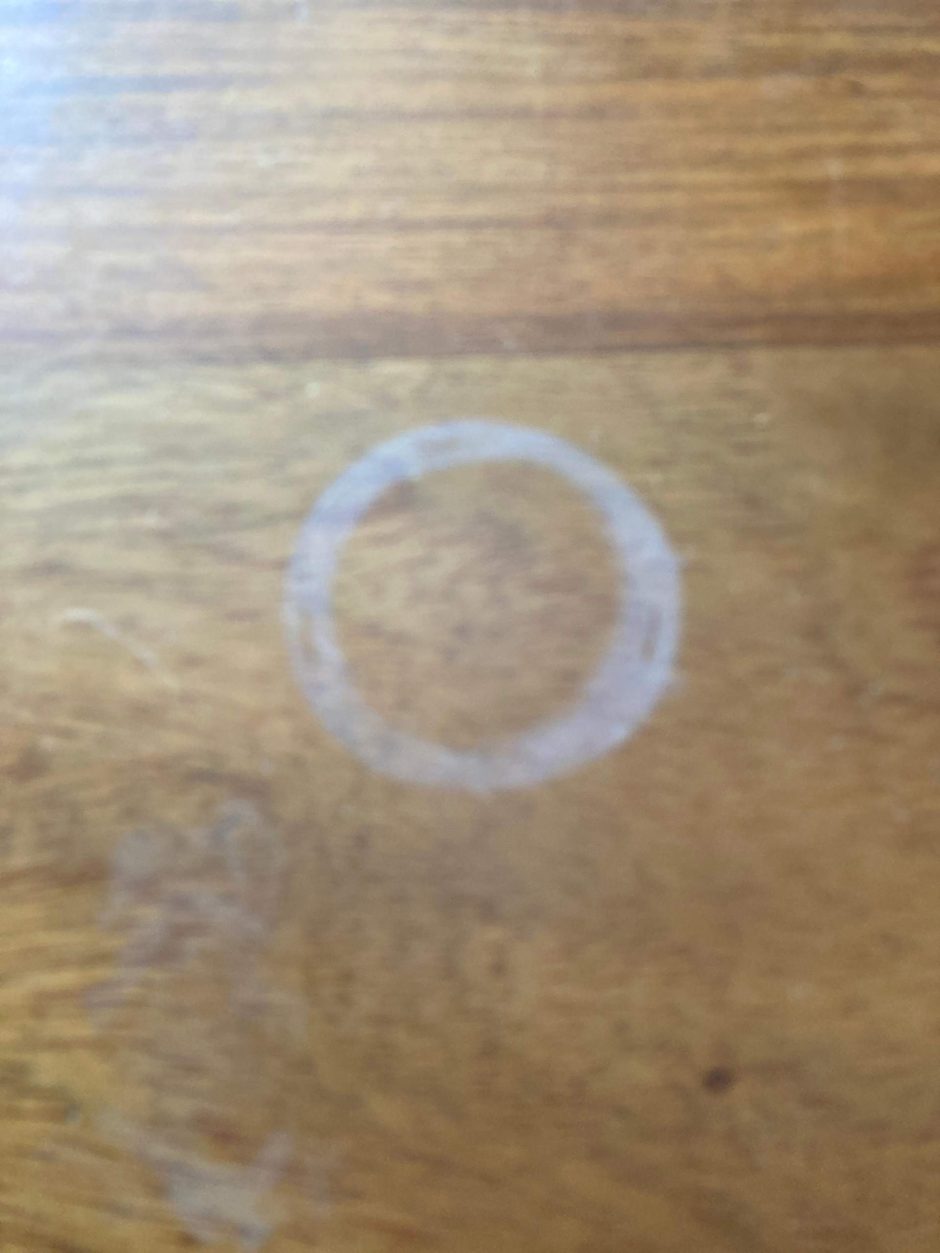 Weiße Flecken auf Massivholz?