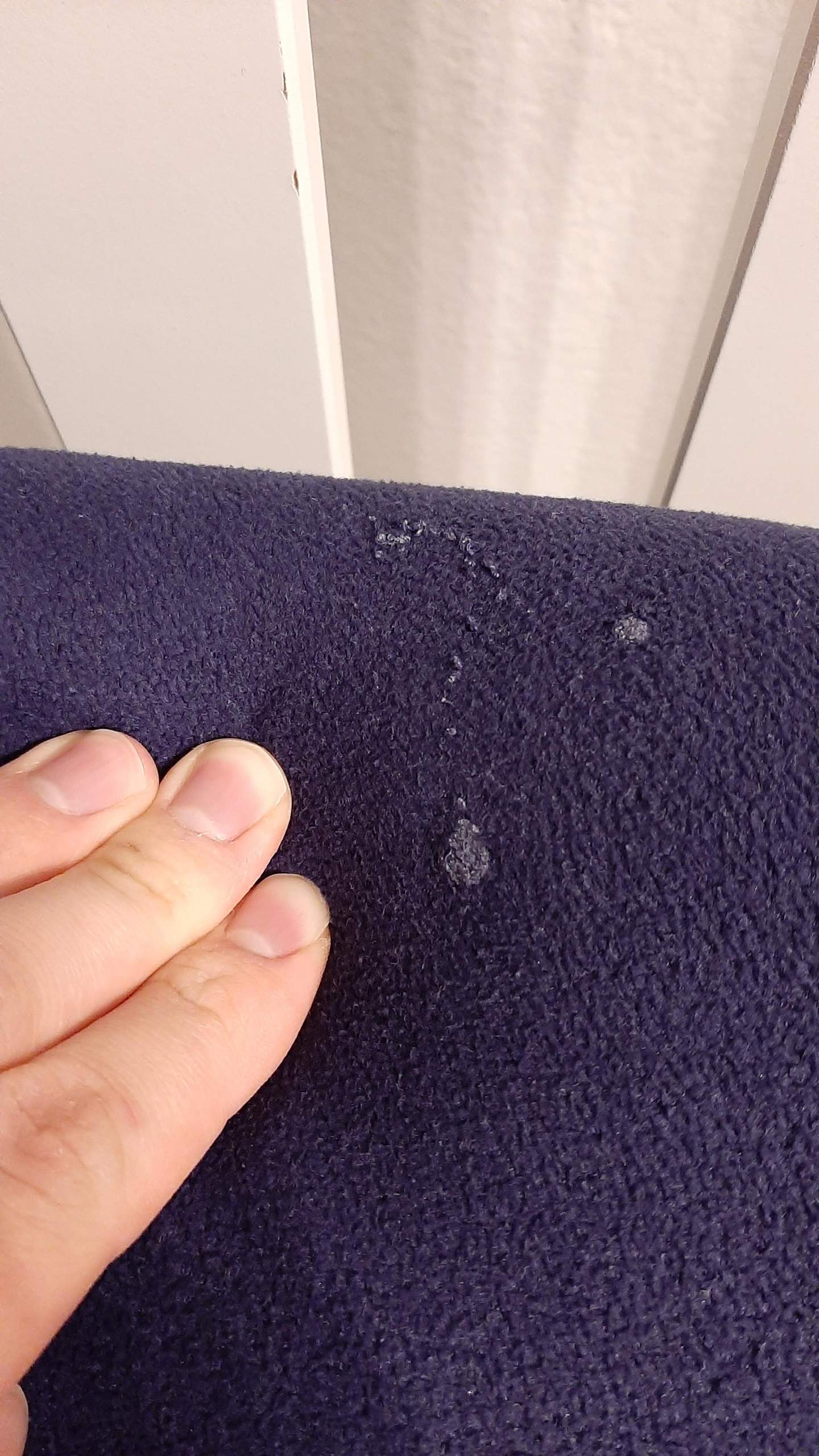 weie Flecken vom Bett entfernen? (Wohnung, Haushalt, Waschmaschine) weie Flecken vom Bett entfernen? (Wohnung, Haushalt, Waschmaschine)