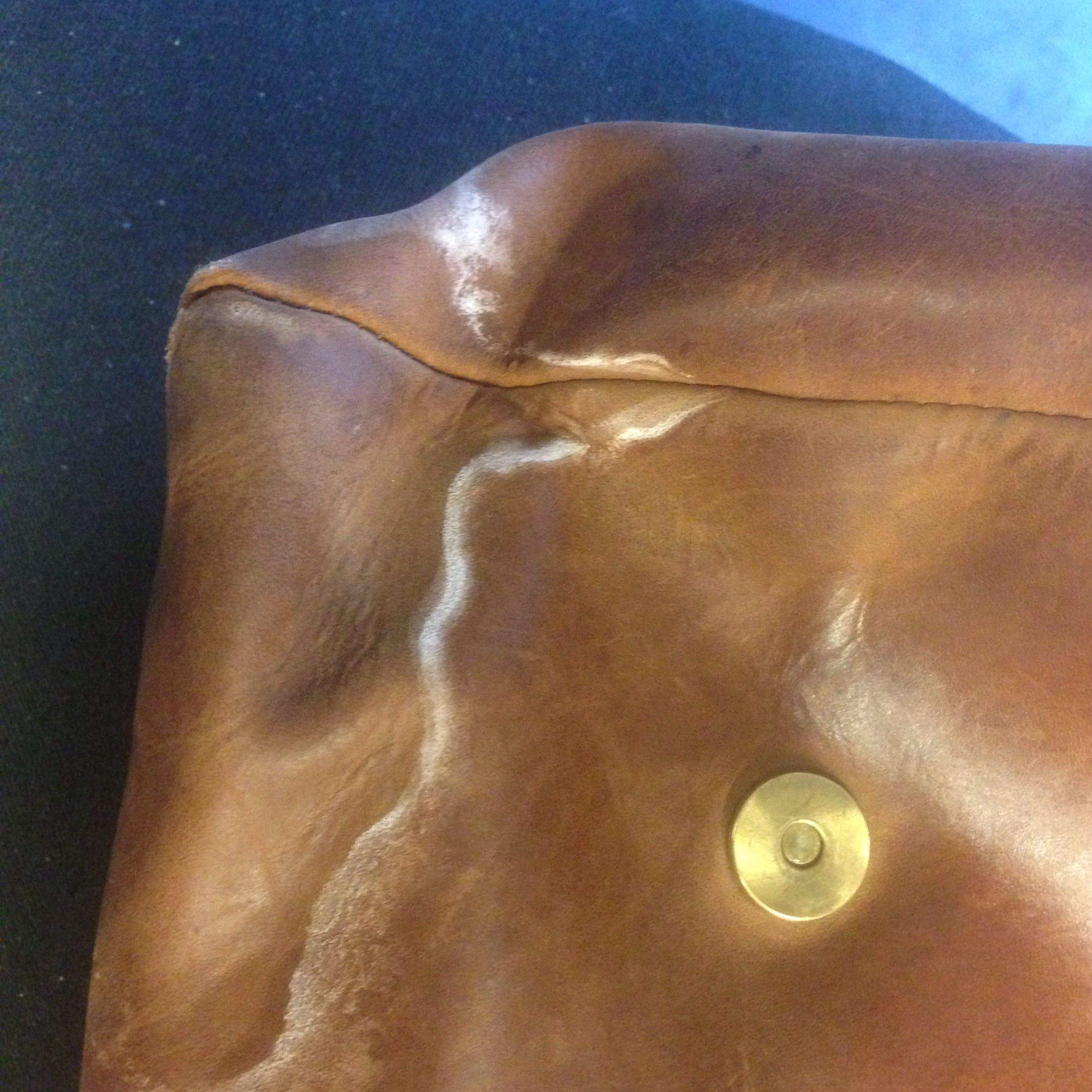 Weiße Ränder und Flecken auf Ledertasche (Pflege, Reinigung, Leder)