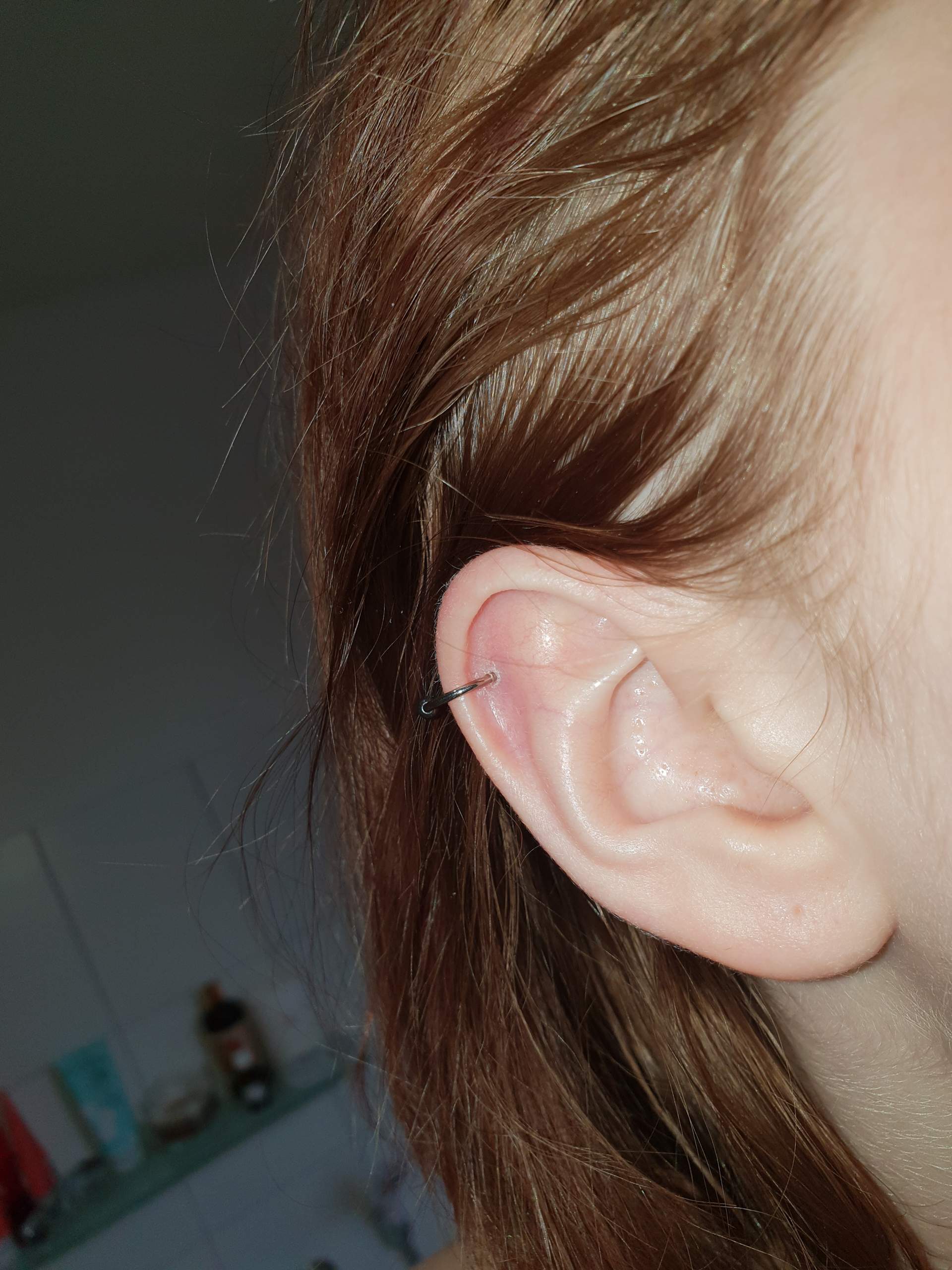 weisser rand helix piercing piercingschmuck helix piercing