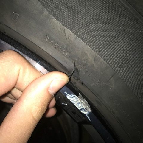 Schnitt am Reifen aufgemacht - (Auto und Motorrad, KFZ, Sicherheit)