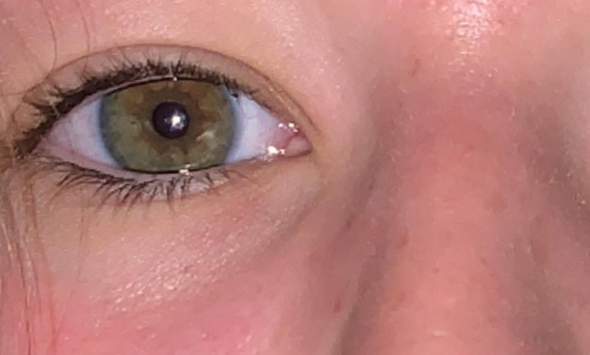 Welche Augenfarbe würdet ihr sagen haben diese Augen?