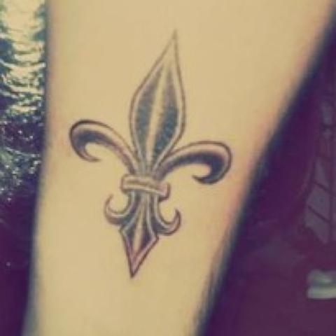 Lilie symbol tattoo