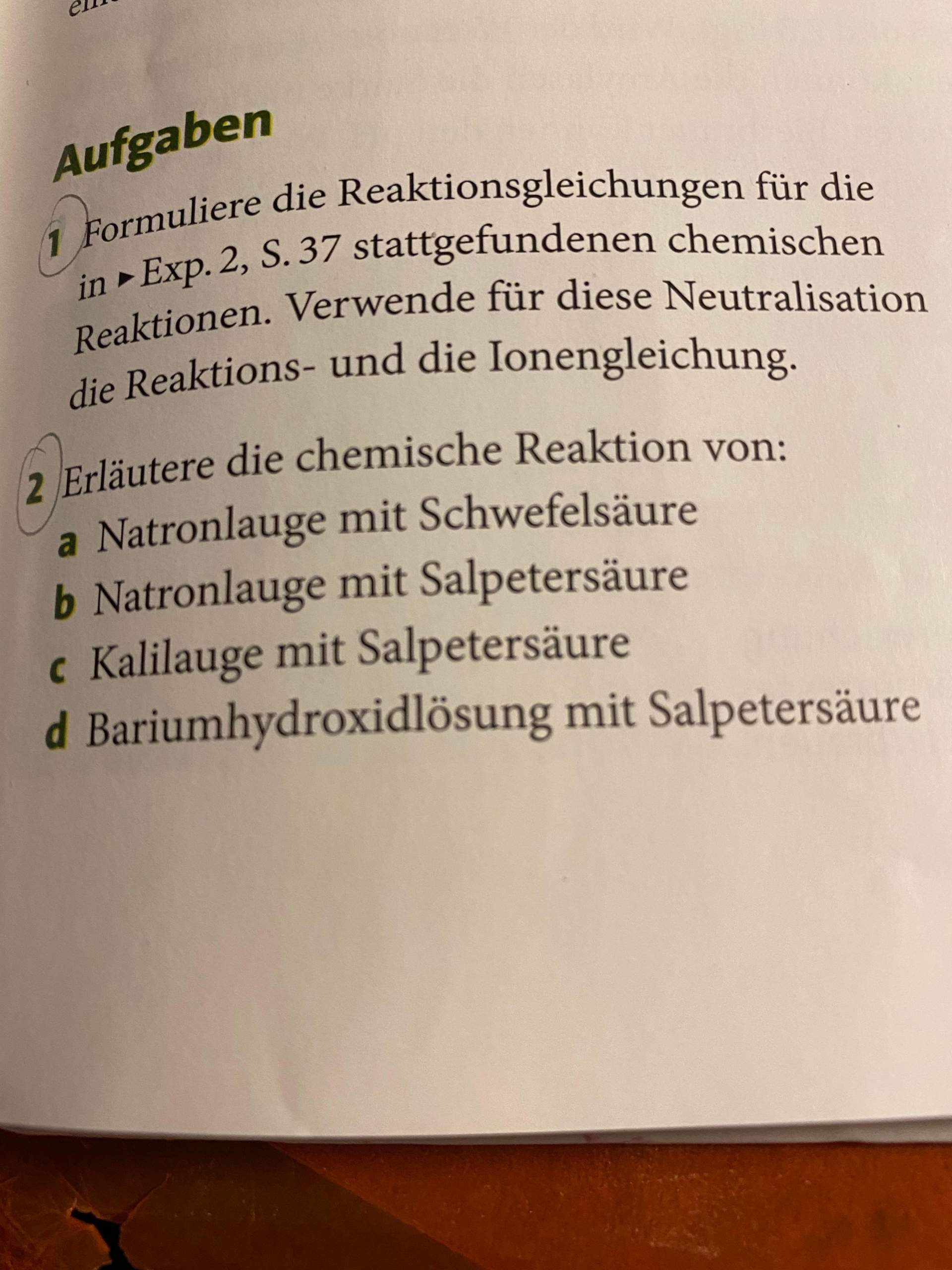 Welche chemische Reaktion hat das Natronlauge mit Schwefelsäure