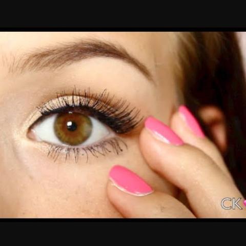 Eher solche, die hinten in die länge verlaufen - (Wimpern, FALSCH, lashes)