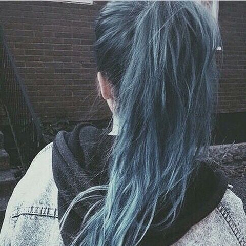 Wie nennt sich der Blauton, der in ihren Haaren ist? - (Mädchen, Haare, Beauty)