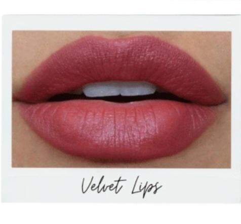 Welche Farbe ist schöner (Permanent Make-up Lippen)?