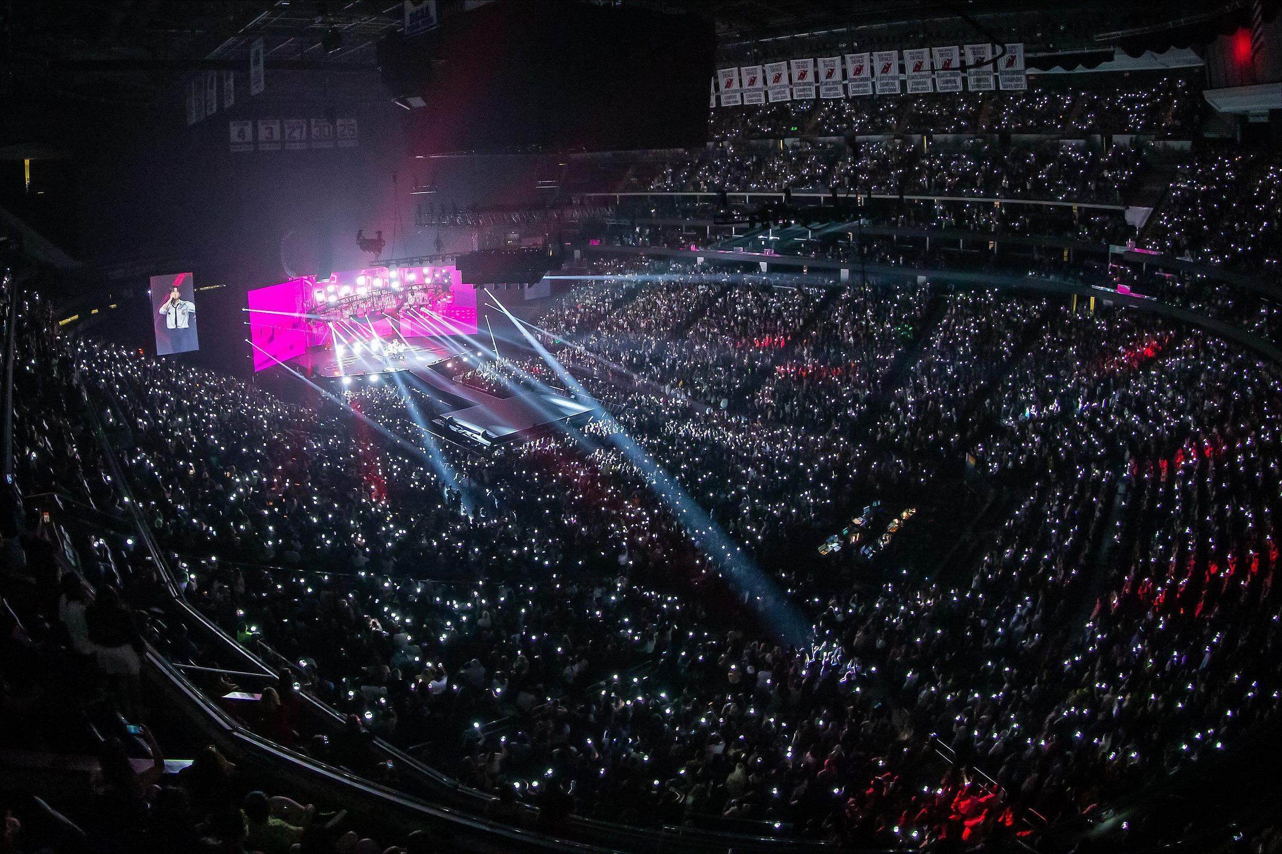 Welche Farben hat der offizielle Lightstick von Straykids? (Konzert, KPop)