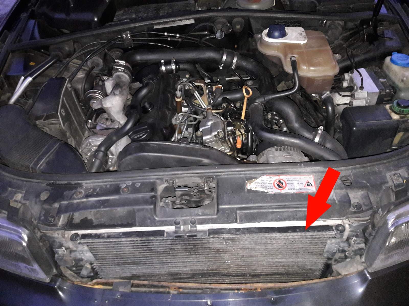 Welche Funktion hat der Kühlergrill und der sich dahinter befindliche  Lüfter im Auto (Audi A4 B5, Bilder im Anhang)? (Motor, Fahrzeug, Autofahren)