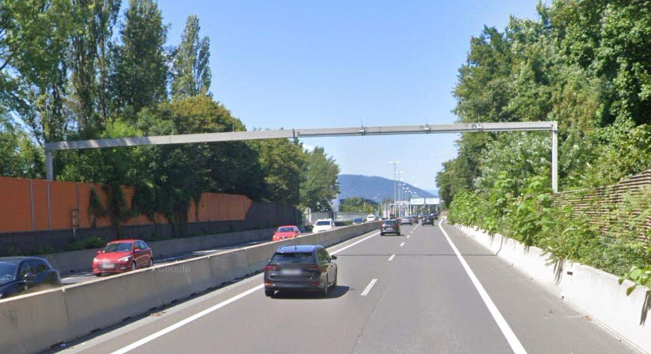 Welche Konstruktion ist das auf der Autobahn?