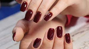 Welche Nagellackfarbe passt am besten für Frauen, die eine Beerdigung ...