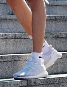 - (Schuhe, Nike, adidas)