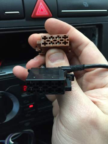 Die 2 Stecker + Antennenkabel vom Auto - (Auto, Radio, Autoradio)