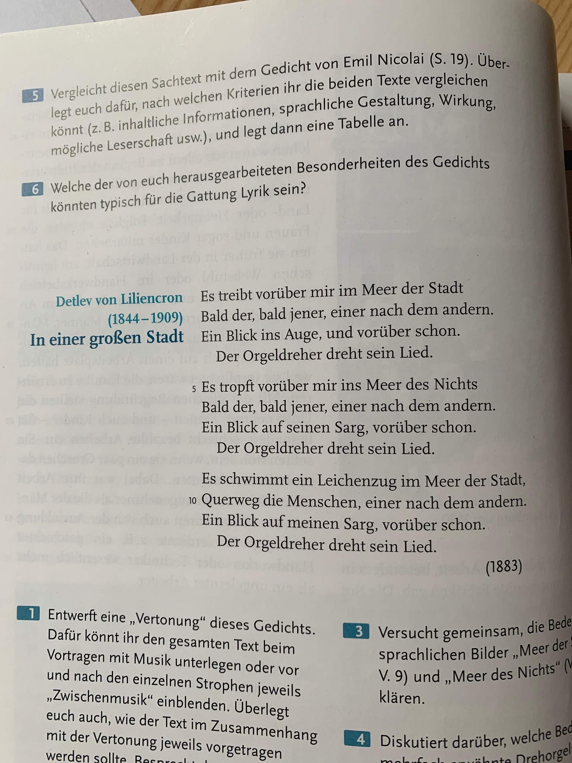 Welchen Versmaß haben die einzelnen Verse? (Schule, Deutsch) Welchen Versmaß haben die einzelnen Verse? (Schule, Deutsch)