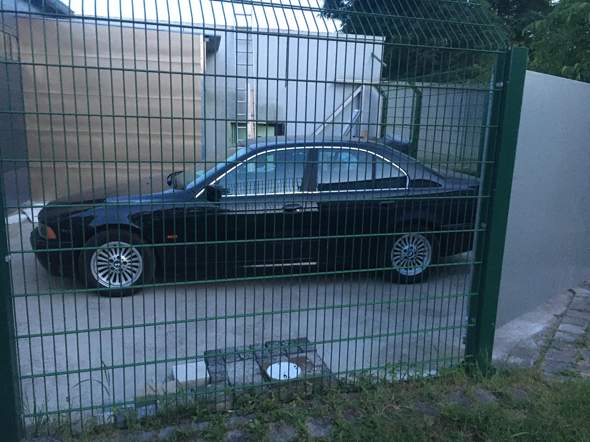 - (Auto, BMW)