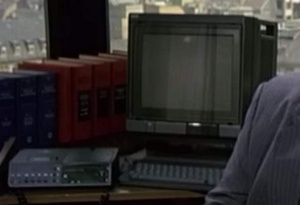 Computer Image 1987 Welcher Computer aus dem Jahre 1987 ist auf dem Bild zu sehen? (80er ...