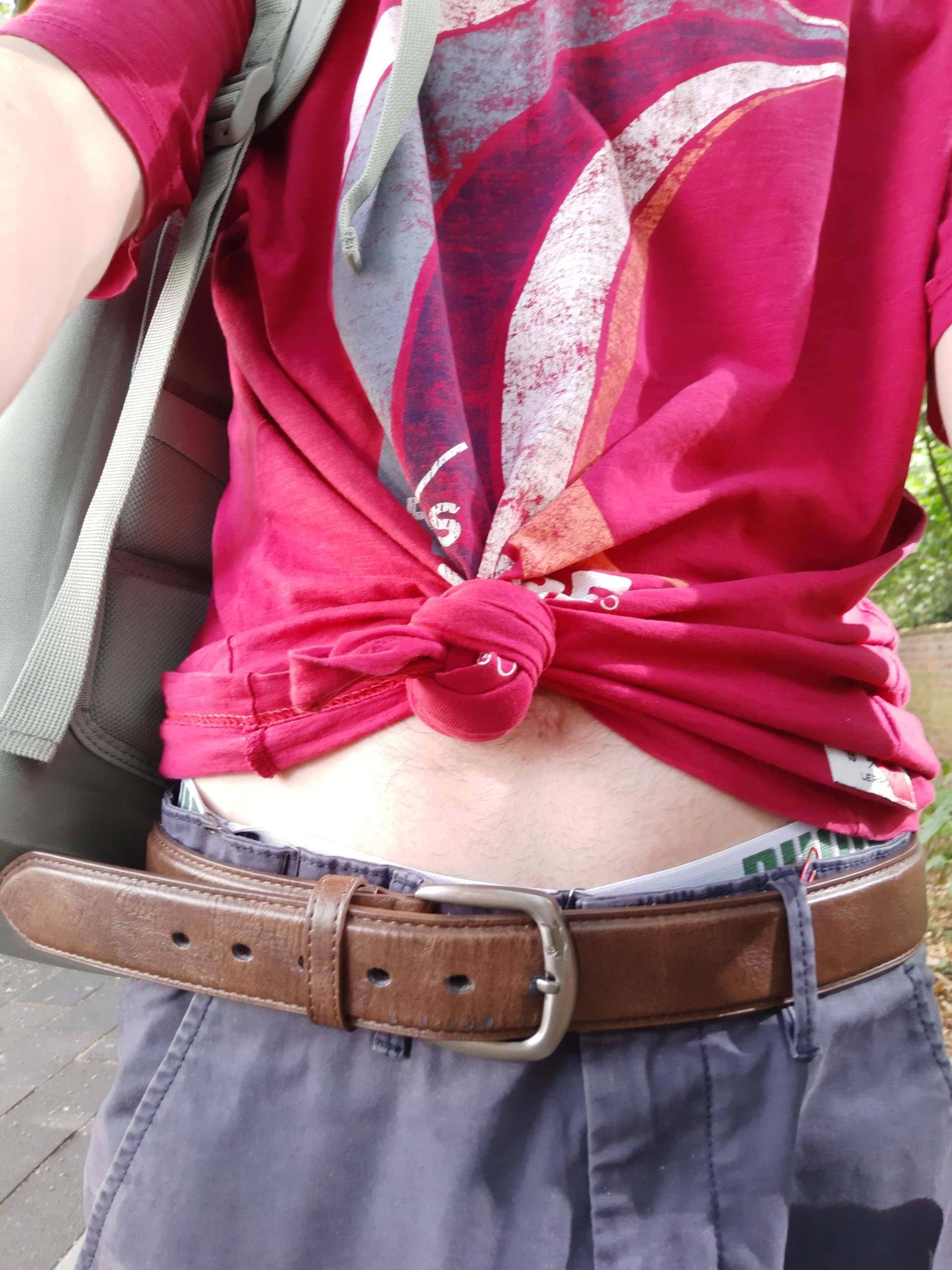 Welches Bauchfrei sieht besser aus? Unterhosenproblematik? (Mädchen, Jungs, Kleidung)