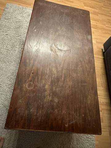 Welches Holz hat der Tisch?
