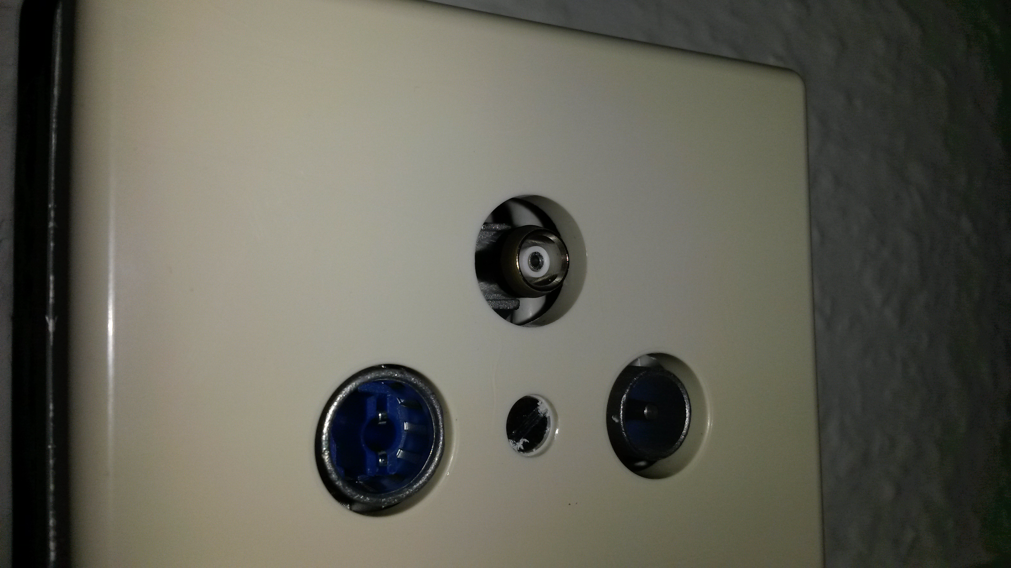 Welches Kabel Benotige Ich Fur Diese Multimediadose Anschluss Modem