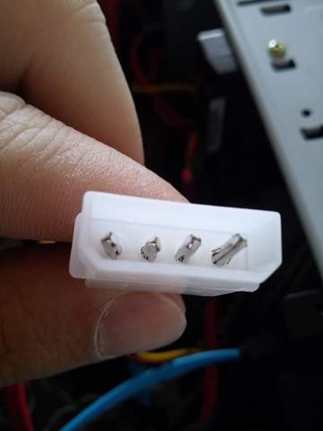 Welches Kabel Benotige Ich Um Eine Ssd An Zuschliessen Computer Pc Strom