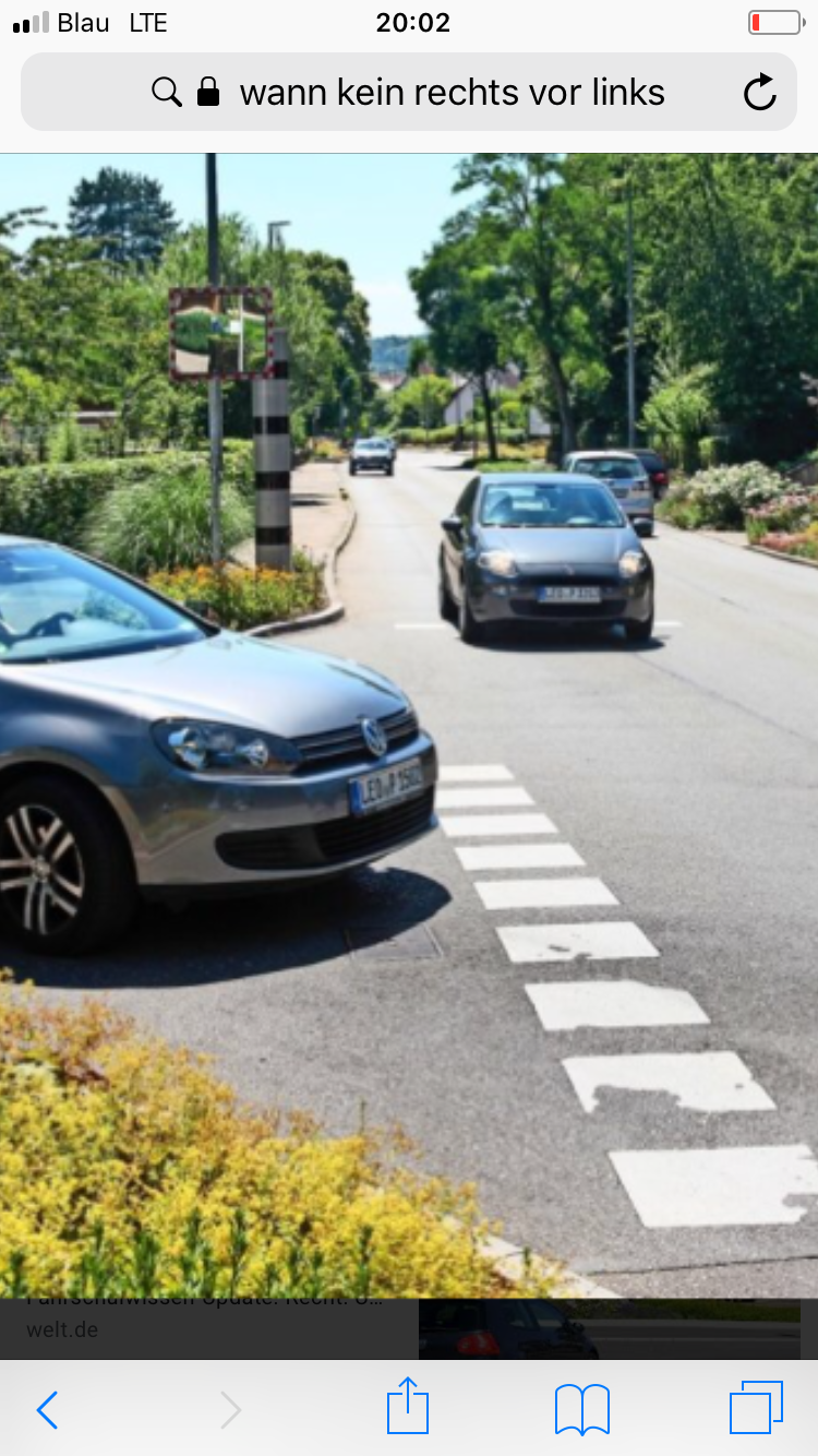 Wer hat Vorfahrt bei dem Bild? (Auto und Motorrad, Führerschein