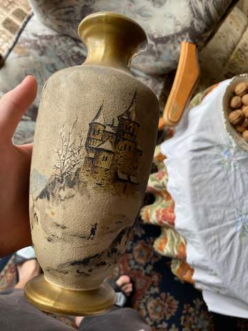 Wer ist der Hersteller von dieser Vase bzw. wer kann mir was zu ihr sagen?