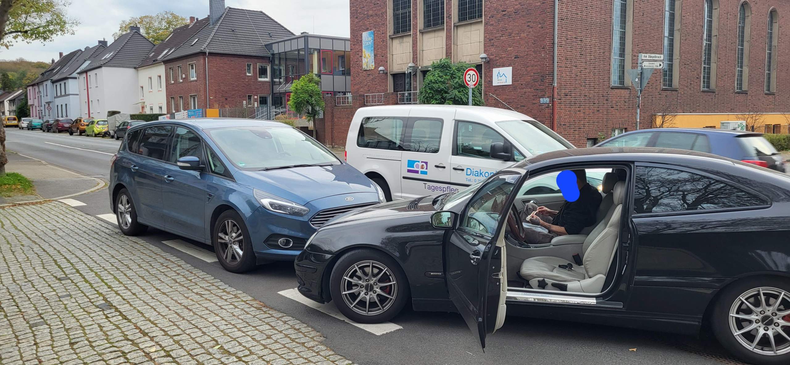 Wer ist schuld linksabbieger oder überholer? (KFZ, Unfall, KfzVersicherung)