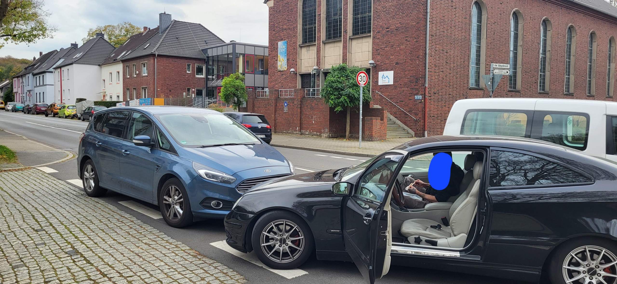 Wer ist schuld linksabbieger oder überholer? (KFZ, Unfall, KfzVersicherung) Wer ist schuld linksabbieger oder überholer? (KFZ, Unfall, KfzVersicherung)