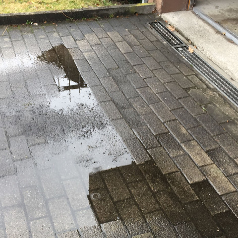 Bild2 - (Hausverwaltung, Steine wasser)