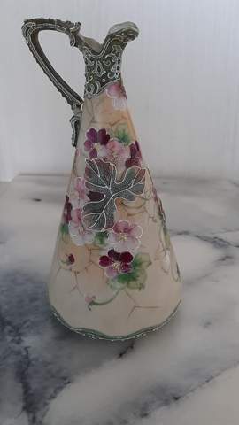 Wer kann mir über diese Vase/Krug etwas sagen?