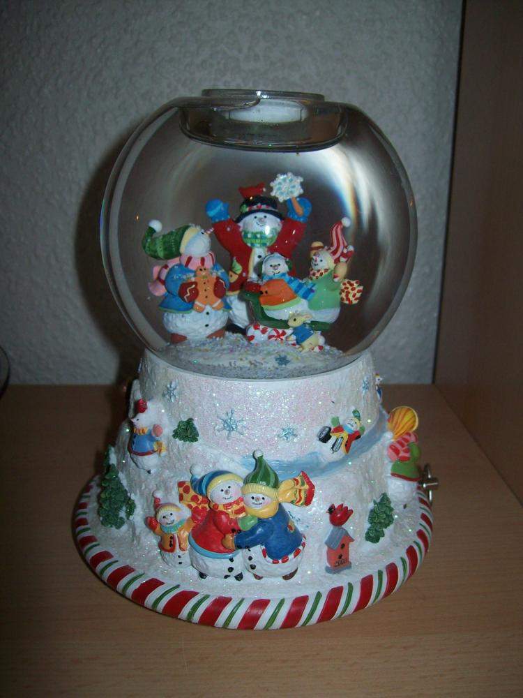 Wer kann Partylite Schneekugeln reparieren? Sowohl Wasser tauschen als auch Motor reparieren ...