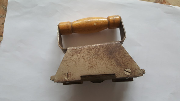 Wer kennt dieses alte Werkzeug  zu was benutzt man es?