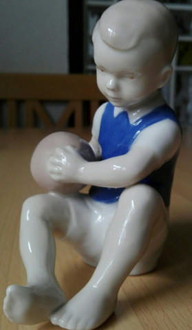Junge mit Ball - (Porzellan, Porzellanfiguren)