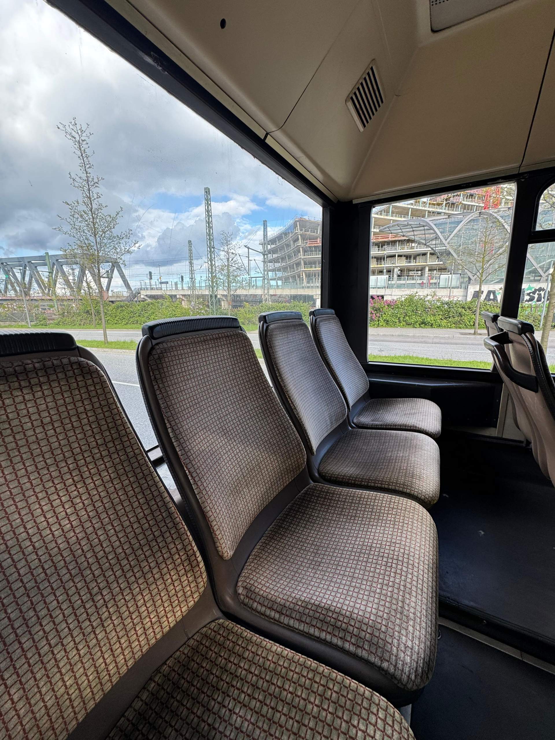 fler ganz hinten im bus