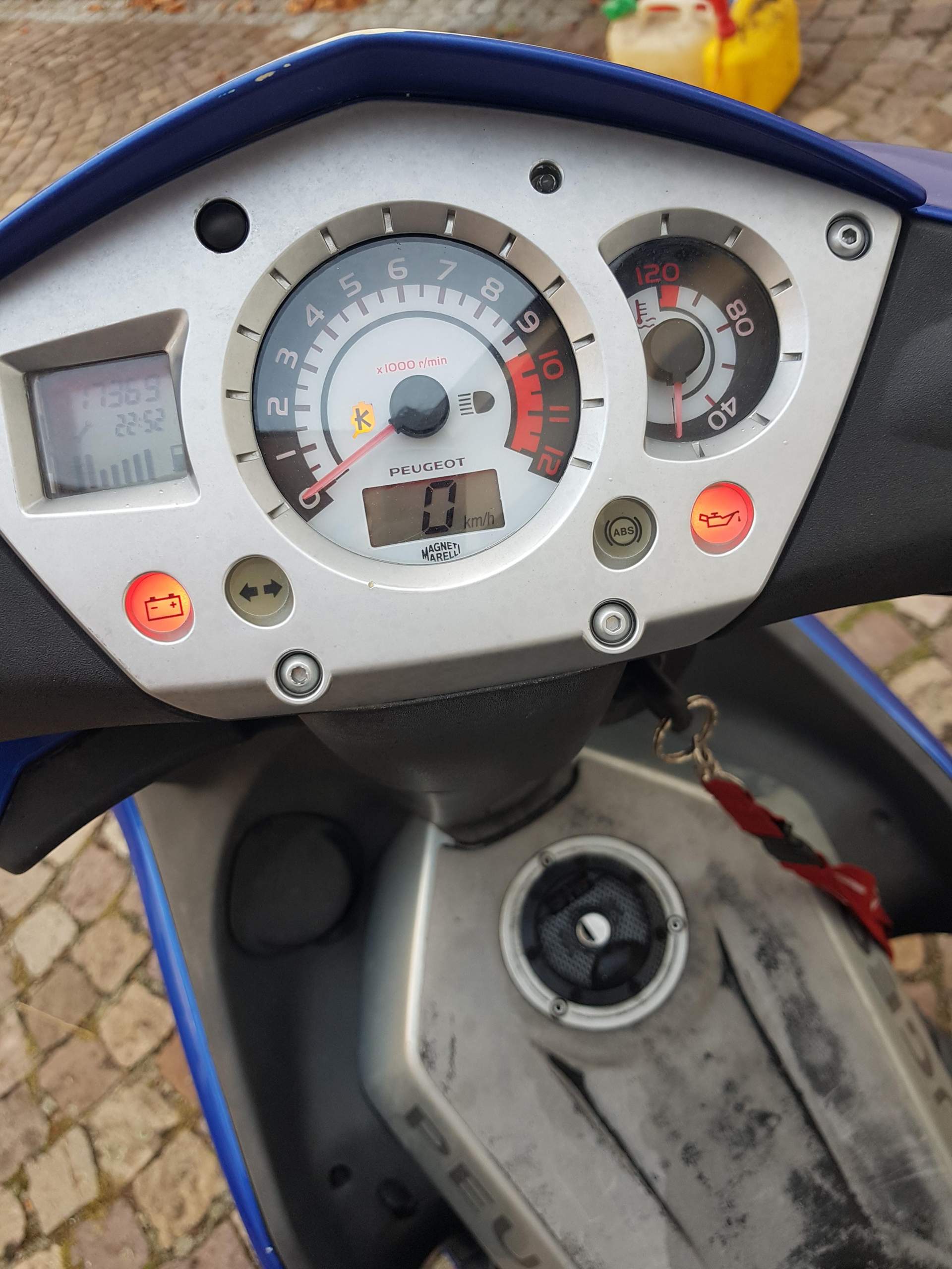 Super Plus Statt Super Getankt Wes bedeuten die roten Symbole bei meinem Roller er startet nicht mehr