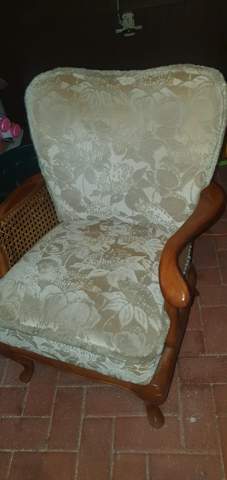 Wie alt ist dieser Sessel, und was wäre er wert??