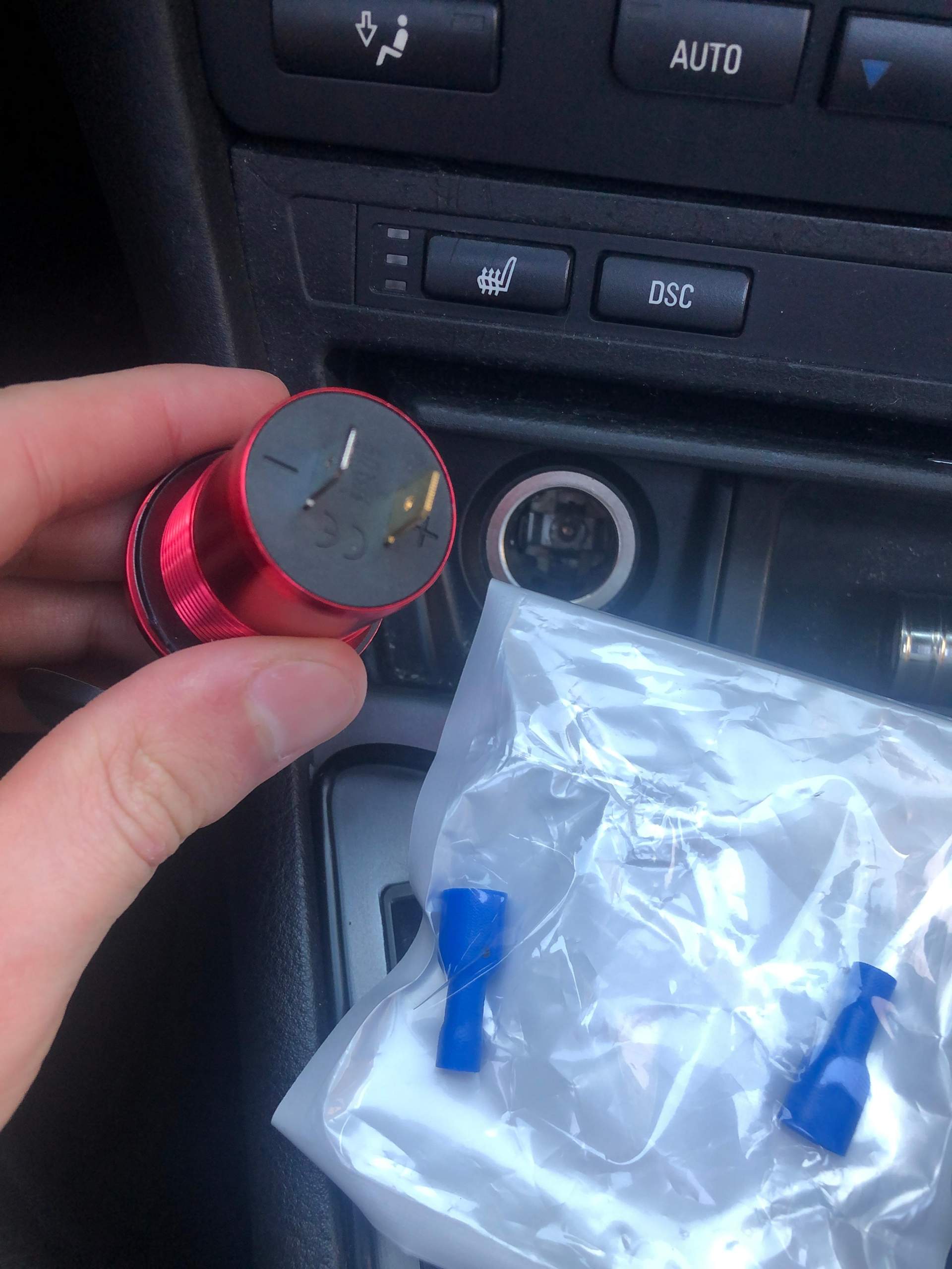 Wie baue ich den Zigarettenanzünder ein (Usb Auto)? (Technik, Technologie, Elektronik)