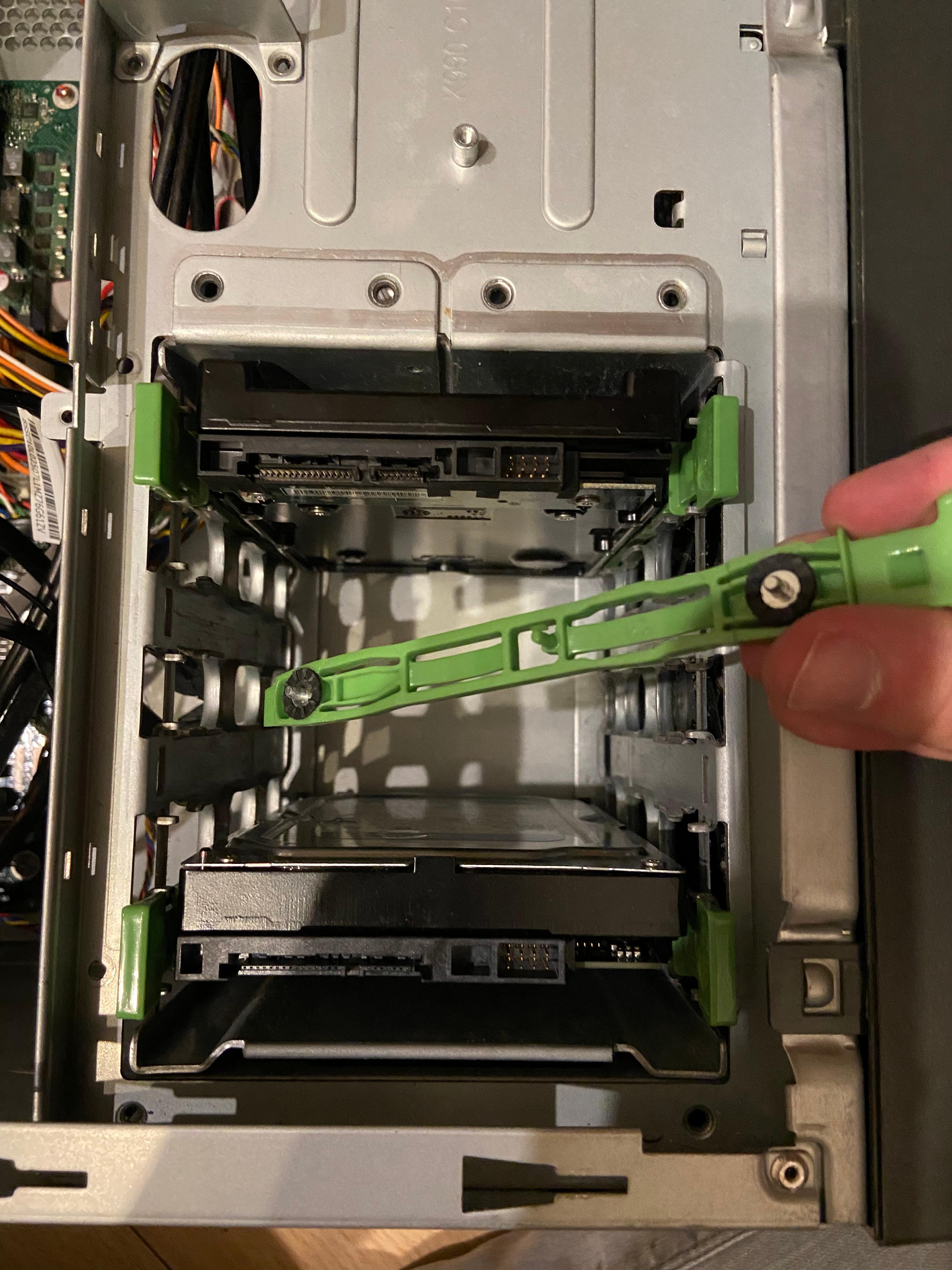 Wie baut man diese Festplatten aus? (Computer, PC, Technik)
