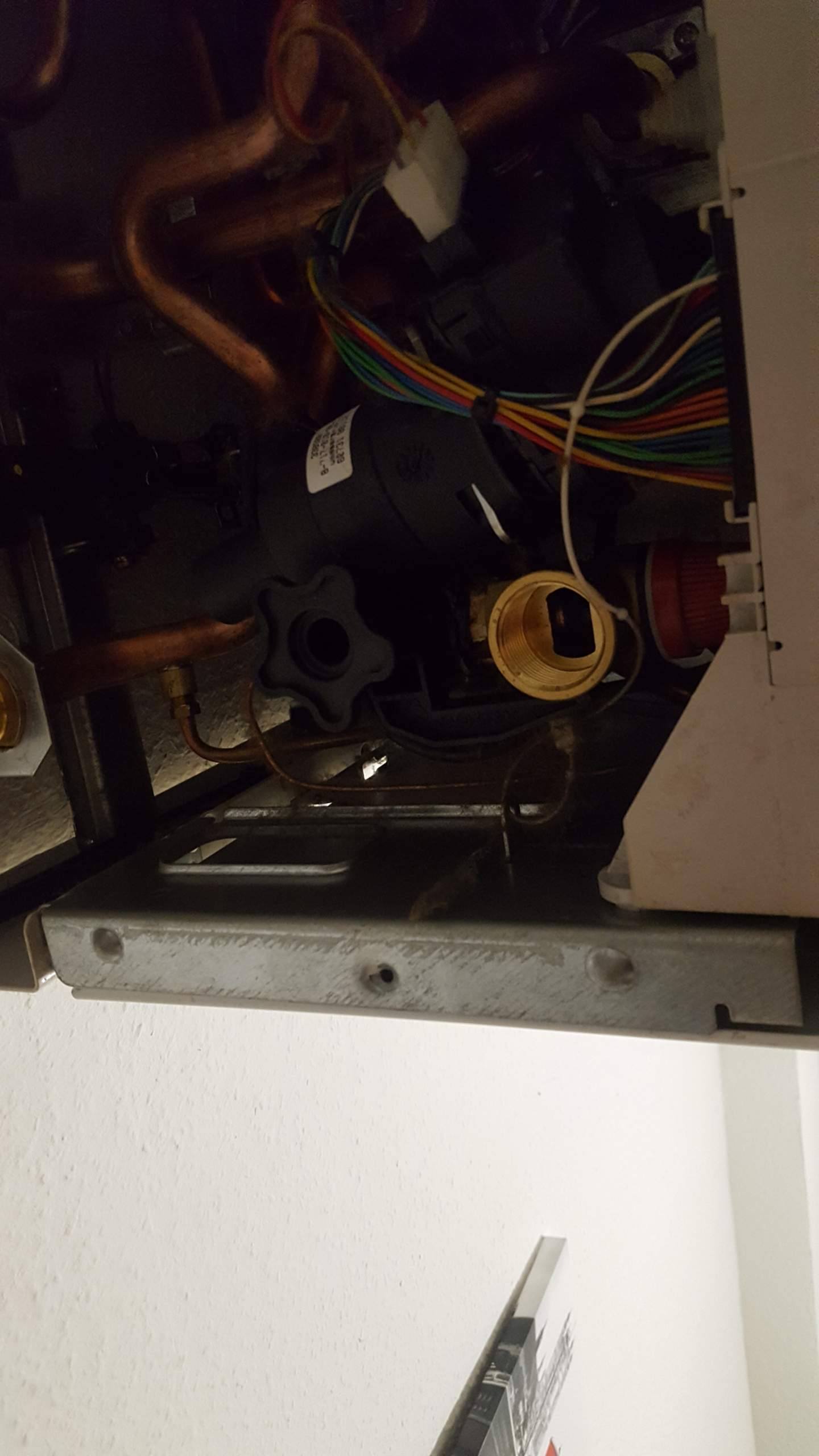 Wie befülle ich Junkers zwn 18-6 ke 23 mot Wasser? (Therme, Befüllen)